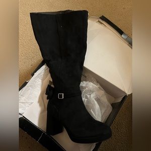Black heeled boots